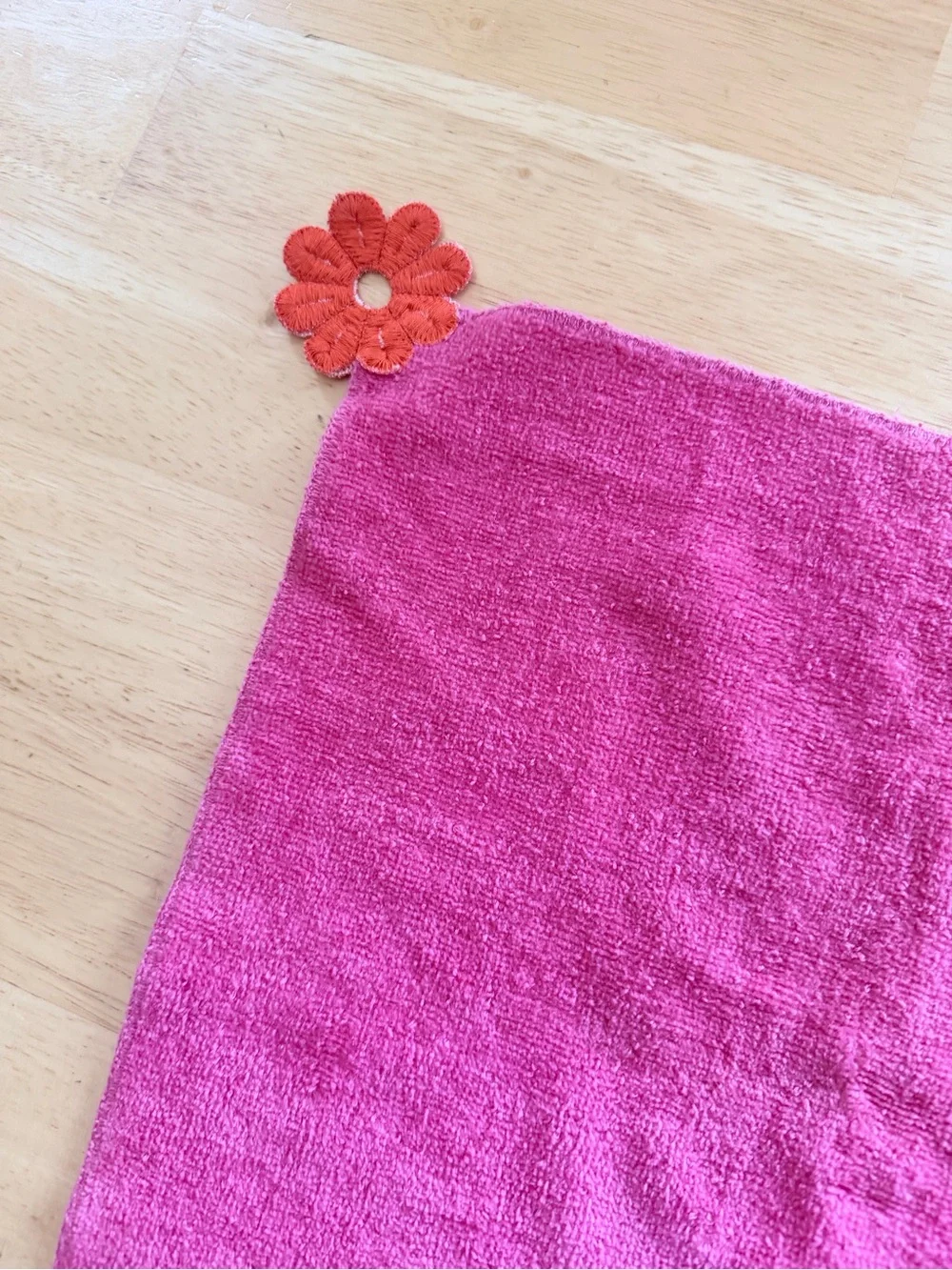 Vintage 70s Fieldcrest Hot Pink Orange Sculpted Medallion Floral Wash Cloths 2